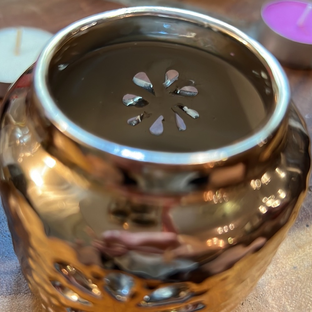 Rose gold bronze Tea candle holder 3 tea candles flower design for candlelight​ - Picture 4 of 6